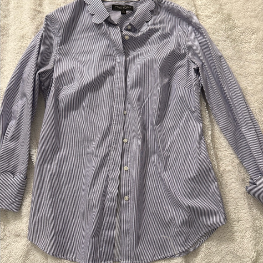 Women’s Banana Republic Blue and White Striped Dress Shirt